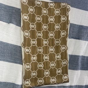MK scarf !